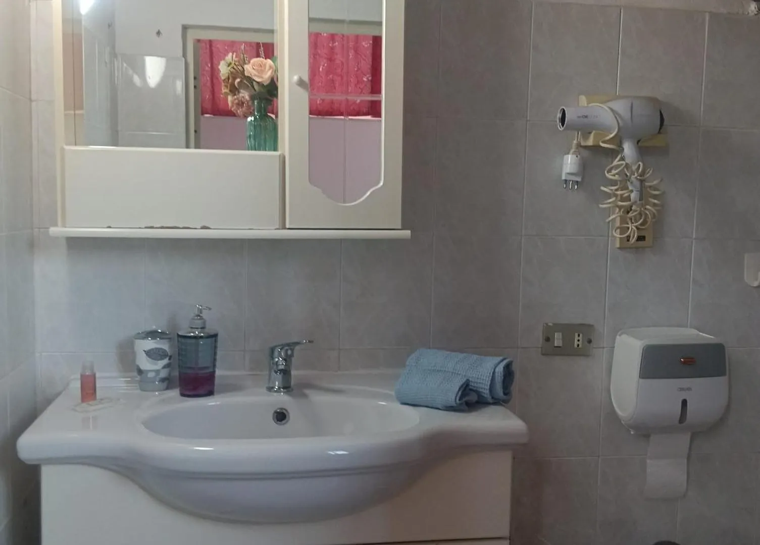 Mansarda Arredata Floridia 0*,  İtalya
